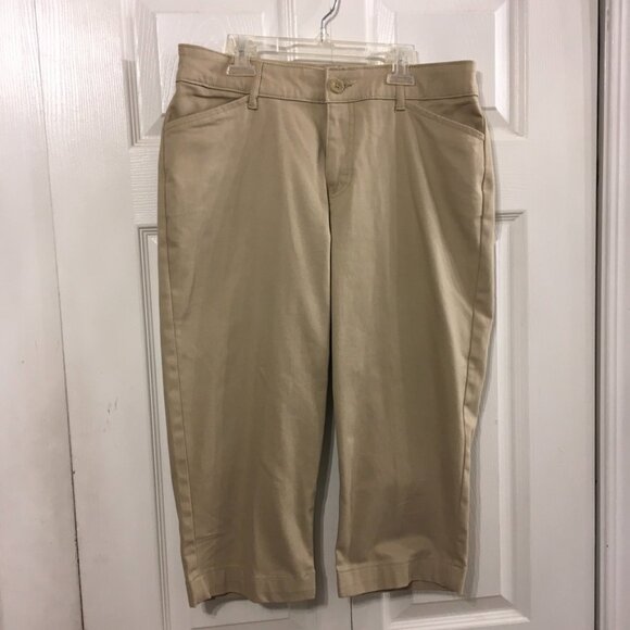St. Johns Bay Khaki Capri's - Picture 1 of 7